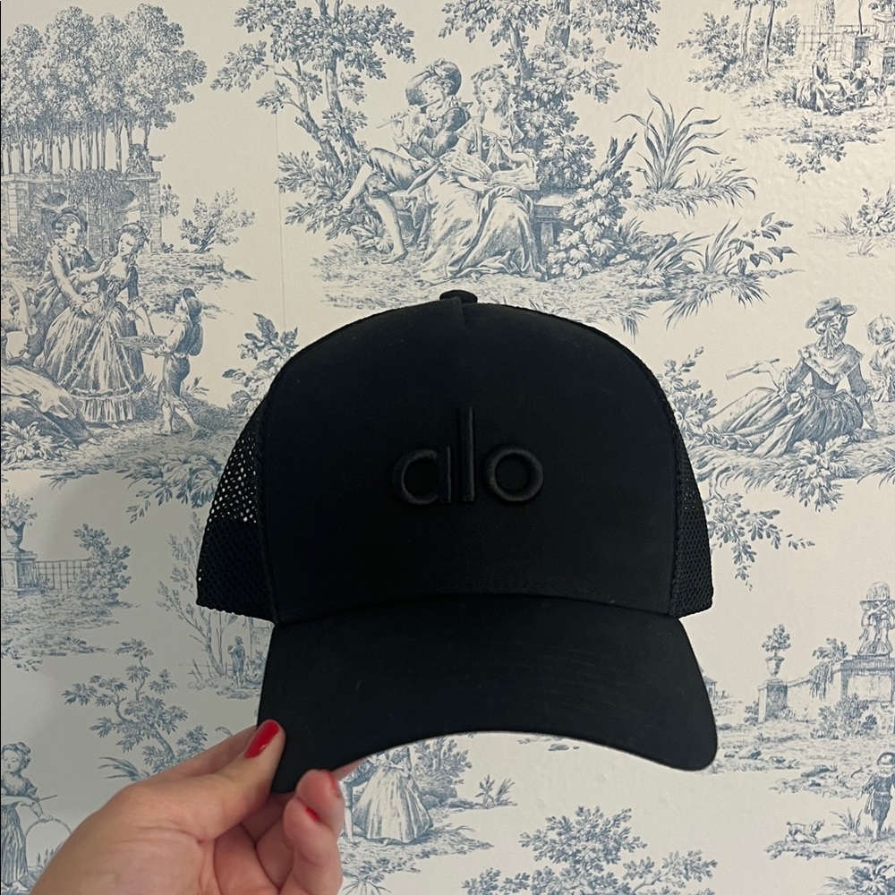 ALO Yoga Black and White Mesh Cap
